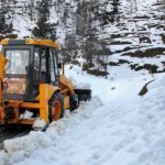 Heavy snowfall in Jammu and Kashmir; Mughal Road, Srinagar-Leh highway shut