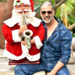 Akshay Kumar undergoes a drastic makeover and this time it is NOT for a film but for Christmas – view pic!